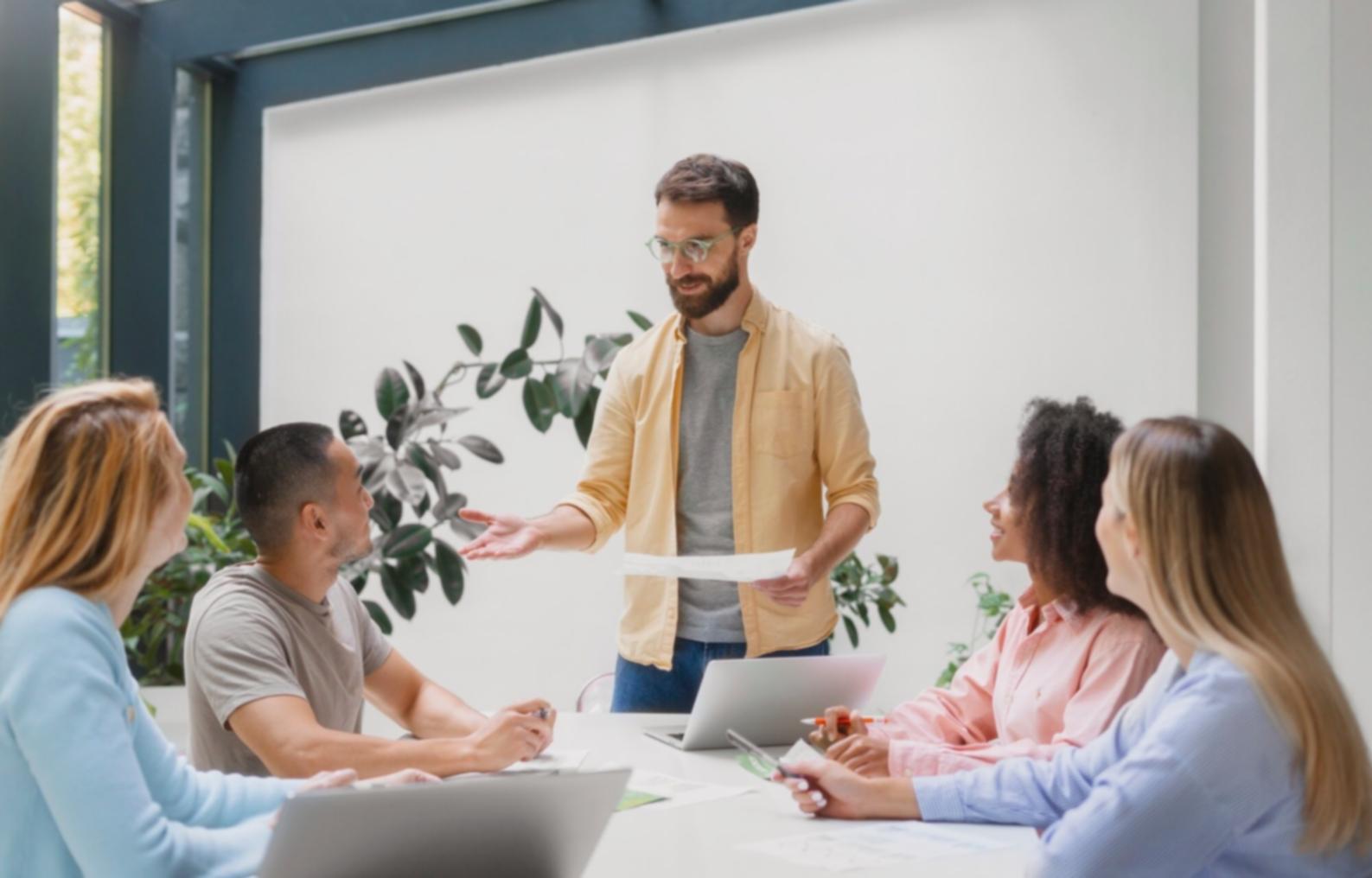 Équipe ariopcelsynexis travaillant sur des solutions financières innovantes
